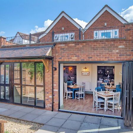 Chequers Inn Fladbury Экстерьер фото