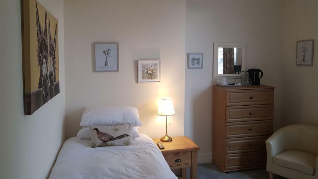 Chequers Inn Fladbury Экстерьер фото