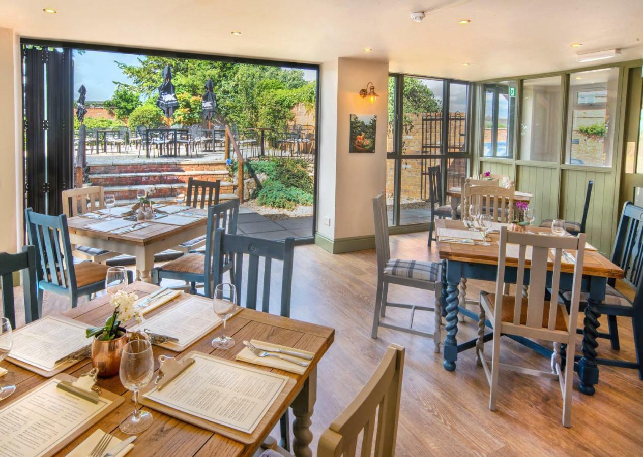 Chequers Inn Fladbury Экстерьер фото
