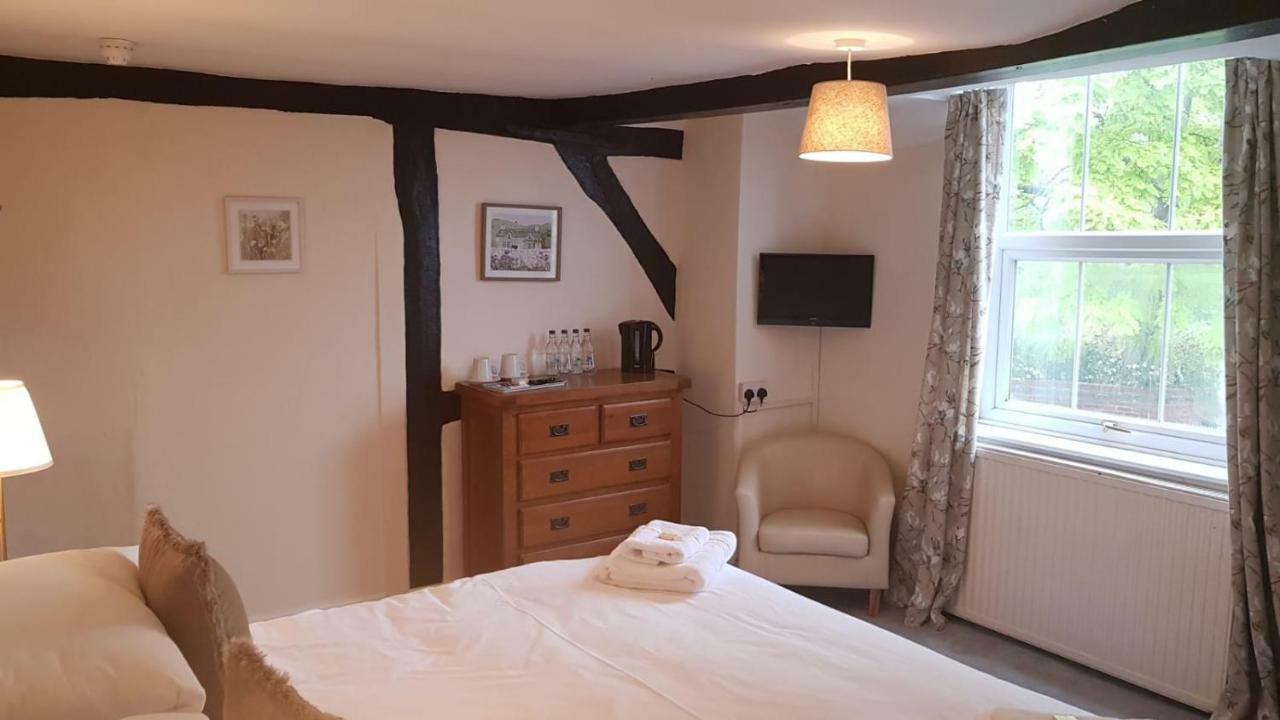 Chequers Inn Fladbury Экстерьер фото