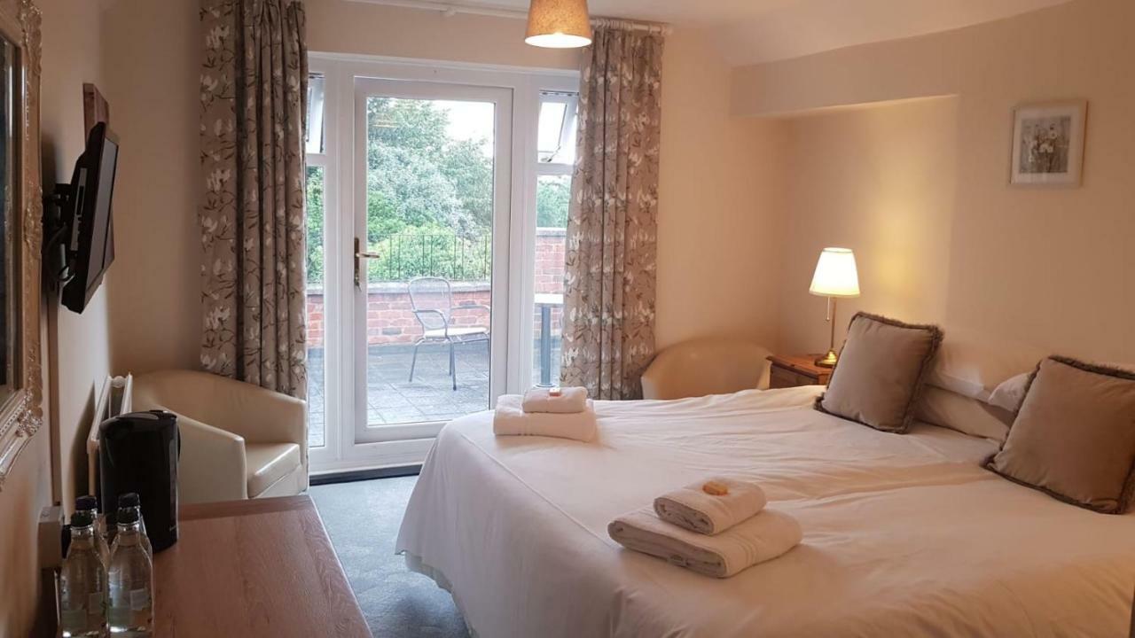 Chequers Inn Fladbury Экстерьер фото