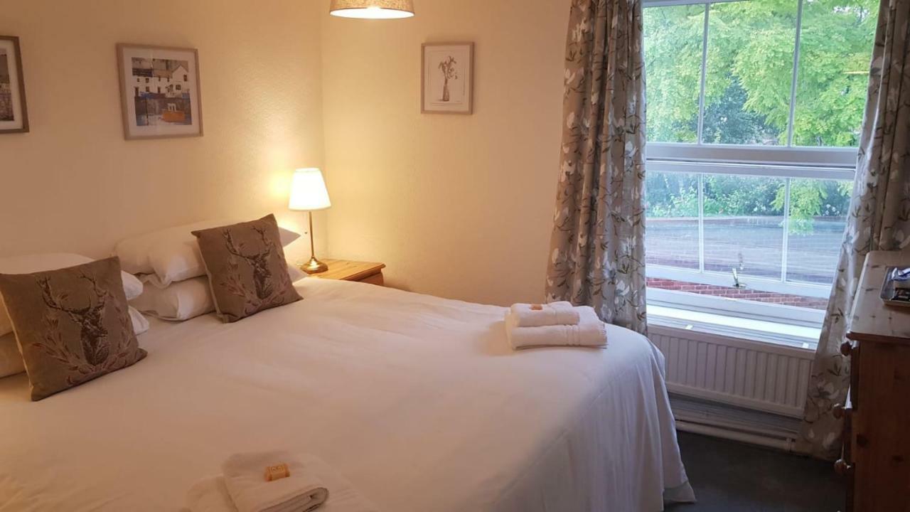 Chequers Inn Fladbury Экстерьер фото