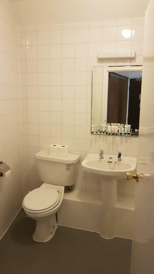 Chequers Inn Fladbury Экстерьер фото