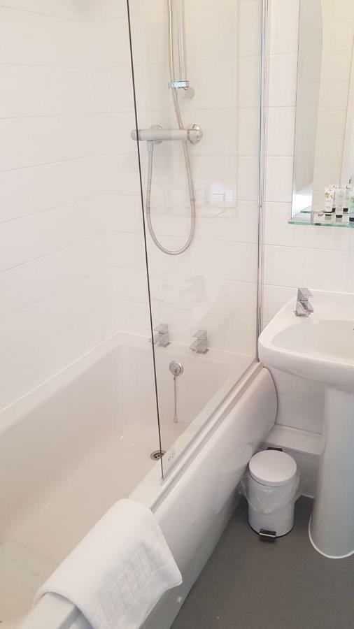 Chequers Inn Fladbury Экстерьер фото