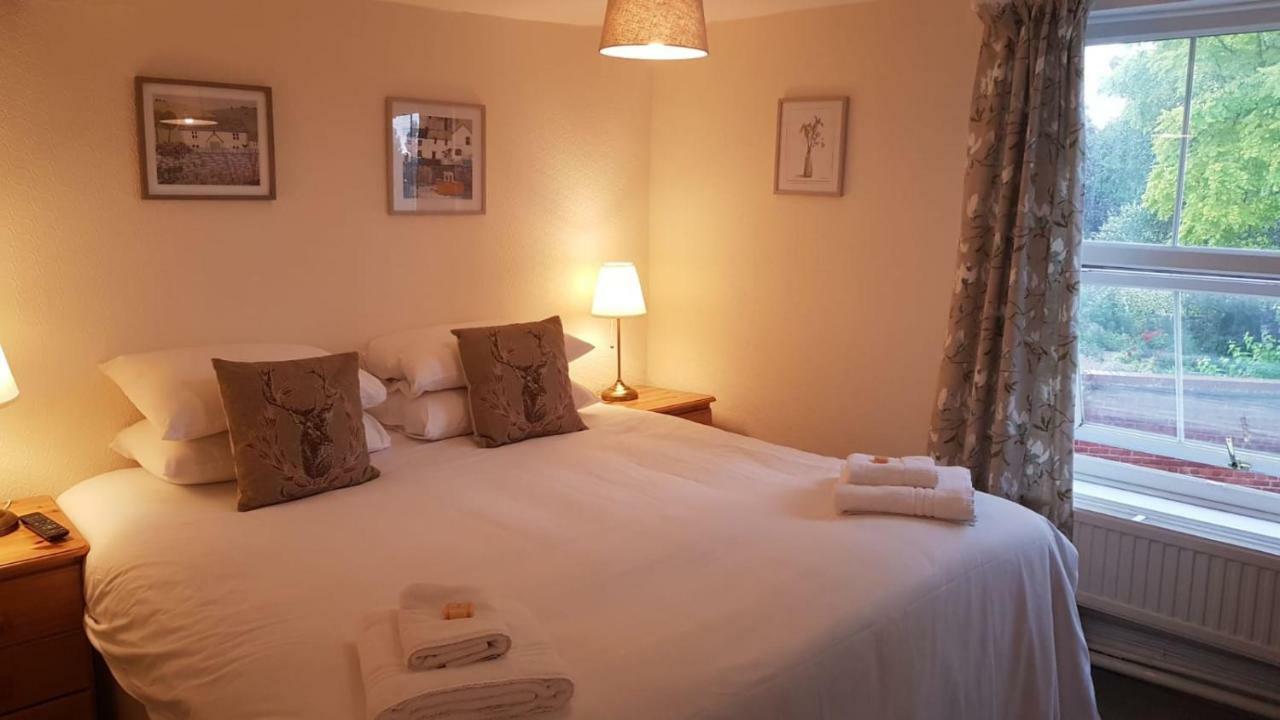 Chequers Inn Fladbury Экстерьер фото